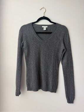 100% Cashmere Tweeds Gray Cable-Knit V-Neck Sweater